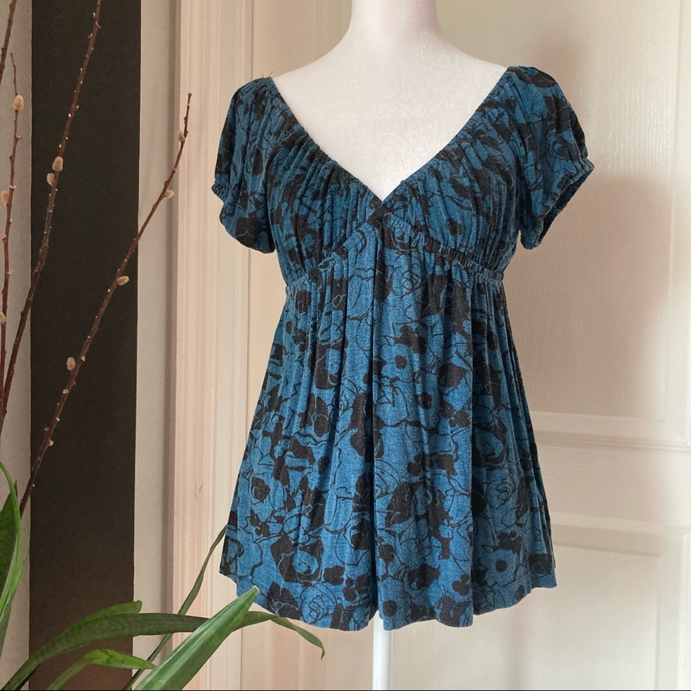 Forever 21 blue floral top
